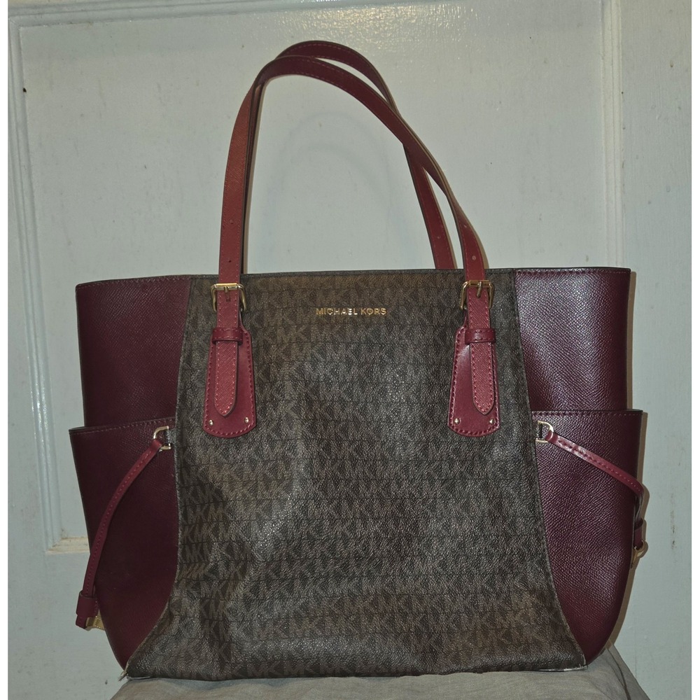 Michael Kors Voyager Berry Medium Logo Tote Bag